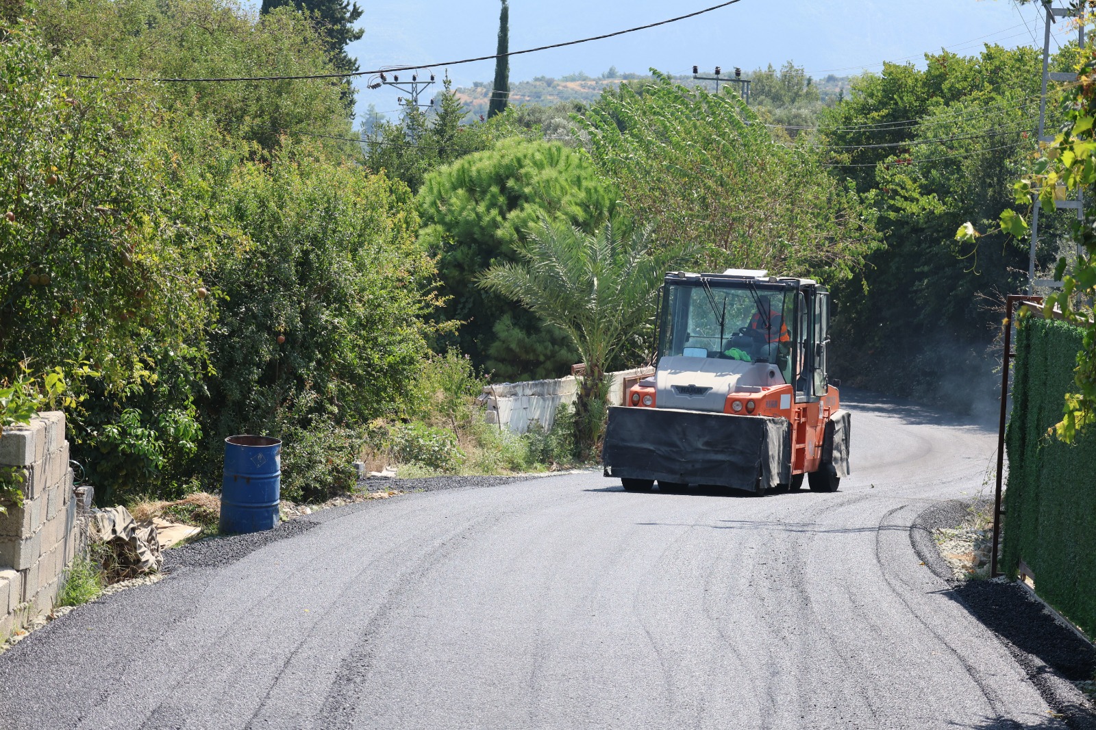 HBB’DEN KARAÇAY’DA 3000 METRELİK BETON ASFALT ÇALIŞMASI