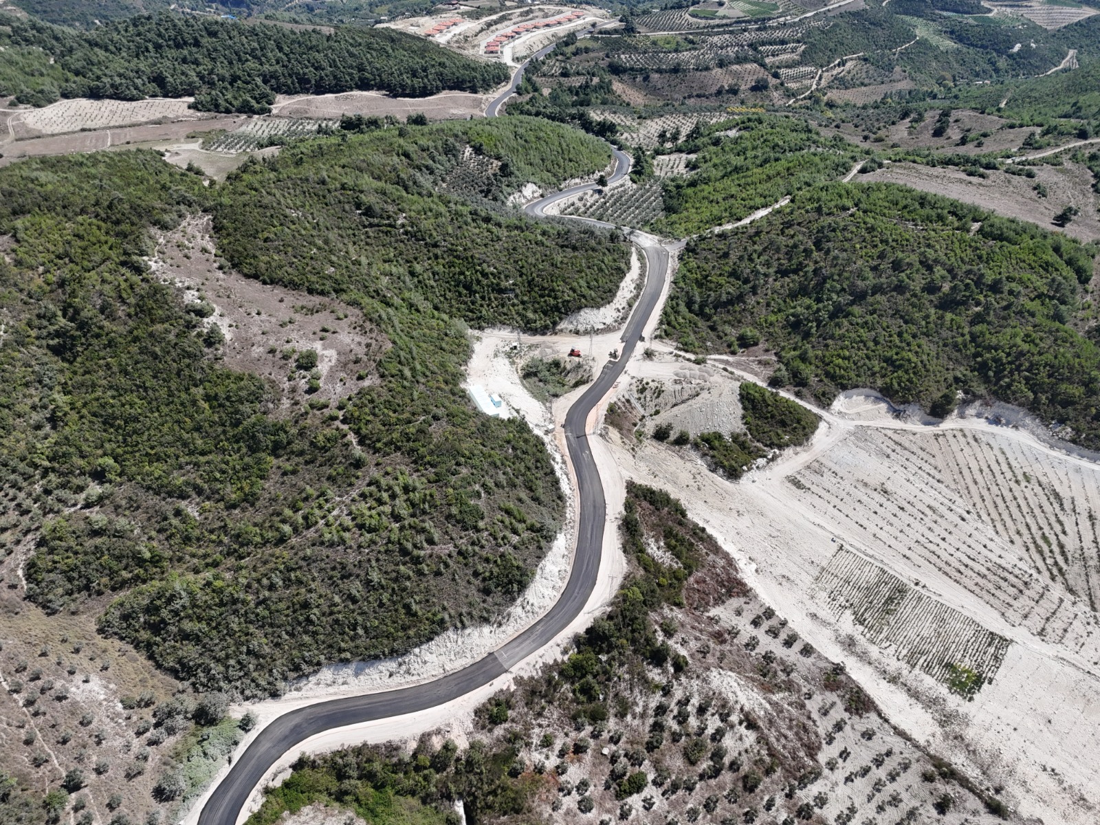 HBB’DEN YAYLADAĞI’NDA 10,5 KİLOMETRELİK ASFALT 