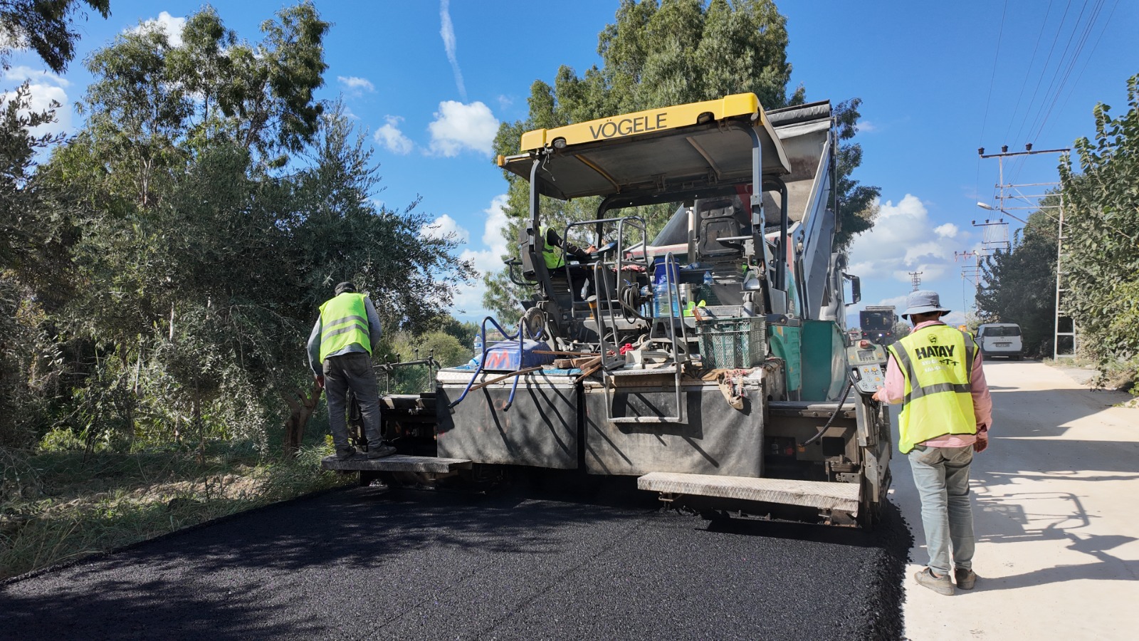 HBB’DEN DEFNE’DE 8 MAHALLEYİ KAPSAYAN YOL ÇALIŞMASI