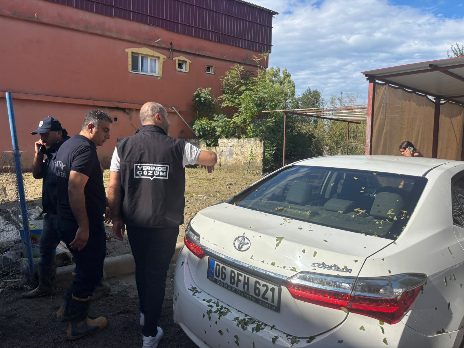 HBB’DEN ARSUZ’DA YOĞUN YAĞIŞLAR SONRASI TEMİZLİK SEFERBERLİĞİ