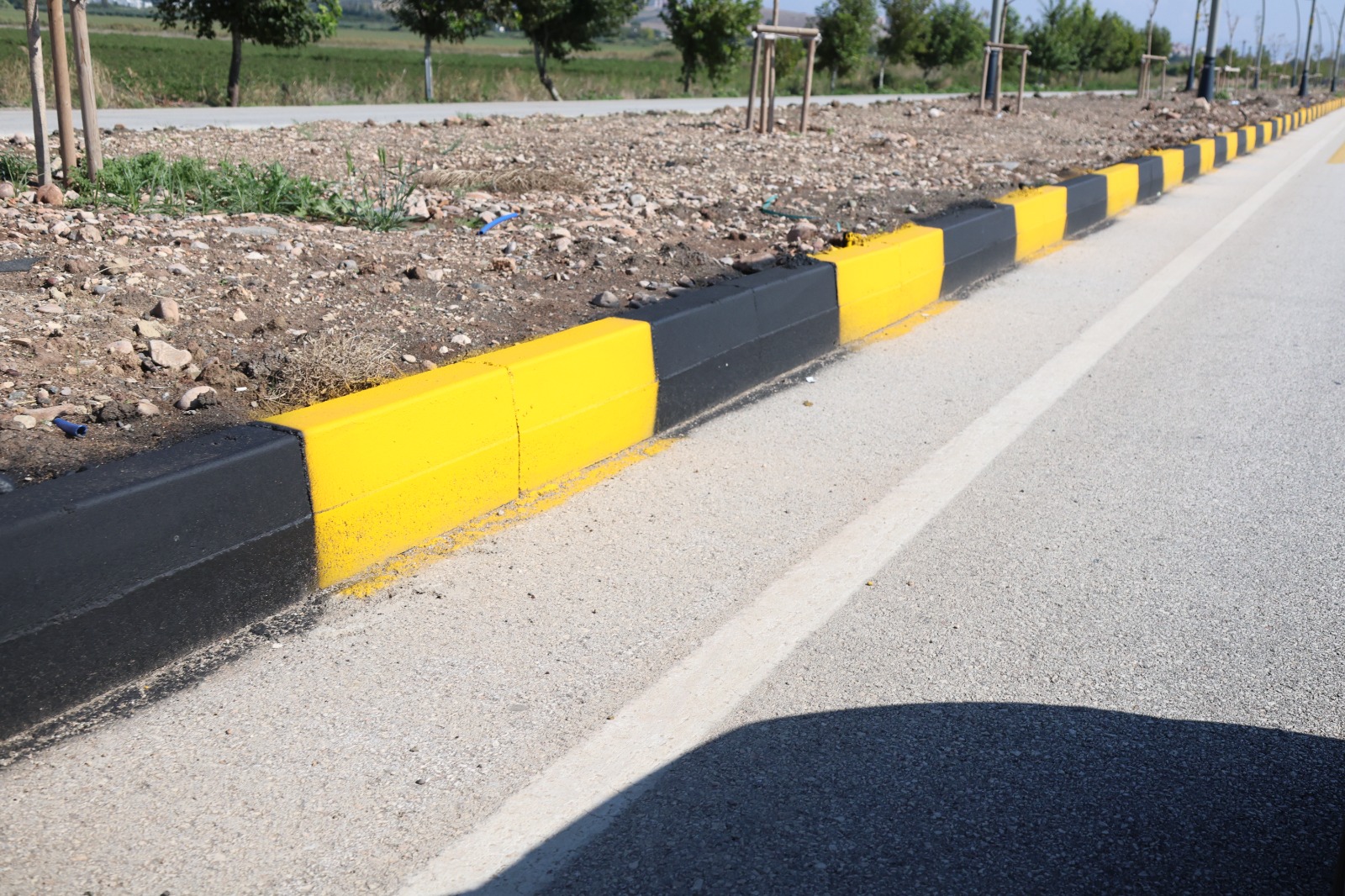 HBB’DEN KIRIKHAN-TOPBOĞAZI YOLUNDA ORTA REFÜJ ÇALIŞMASI