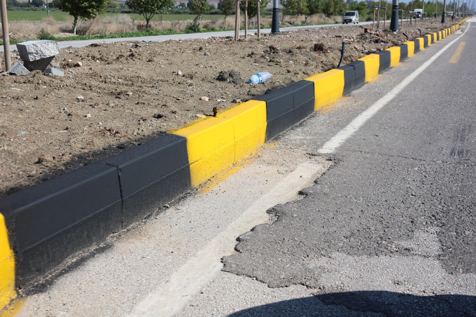 HBB’DEN KIRIKHAN-TOPBOĞAZI YOLUNDA ORTA REFÜJ ÇALIŞMASI