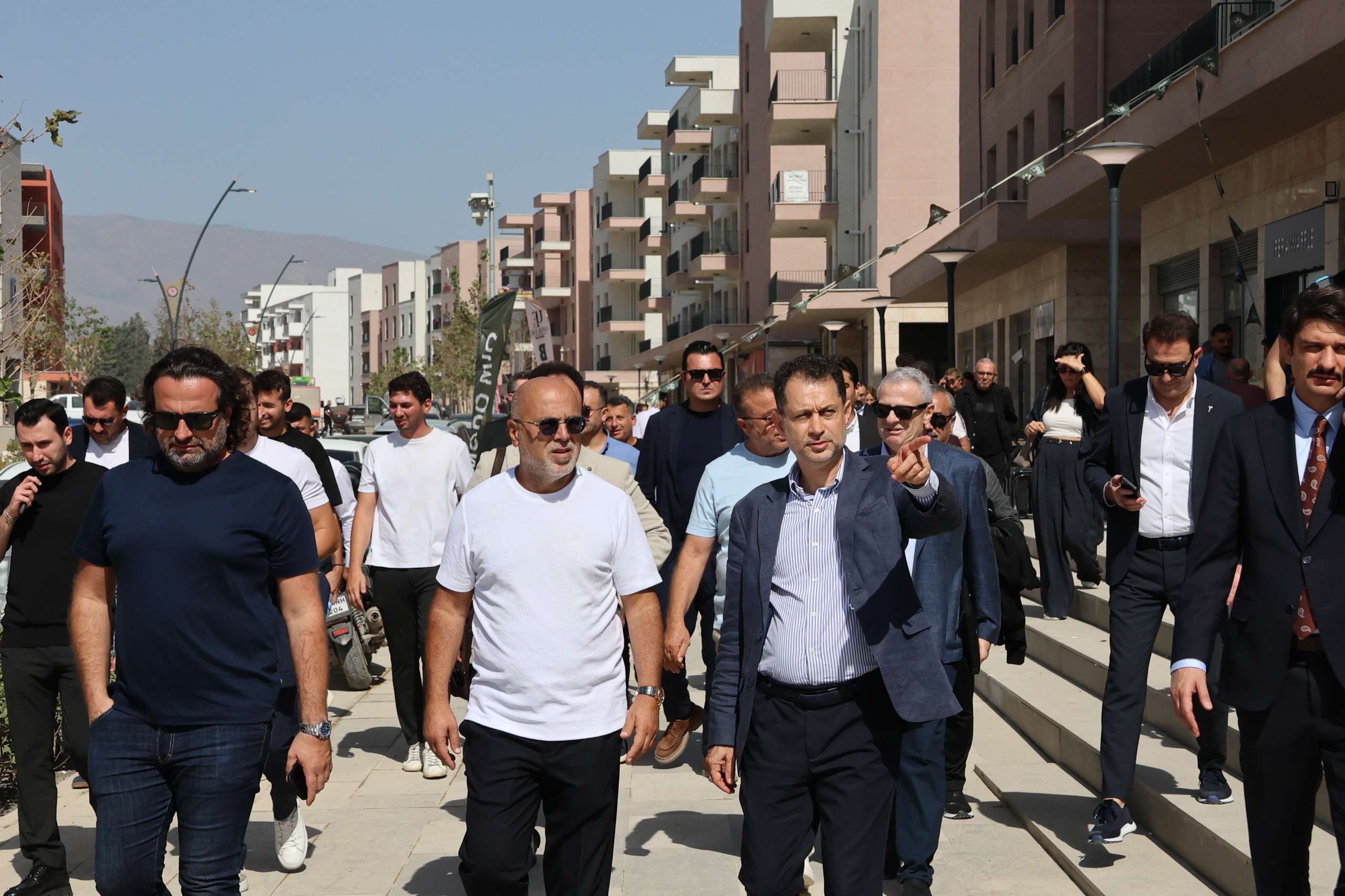 ATATÜRK CADDESİ MÜLK SAHİBİ VE ESNAFLARIYLA İSTİŞARE TOPLANTISI GERÇEKLEŞTİRİLDİ
