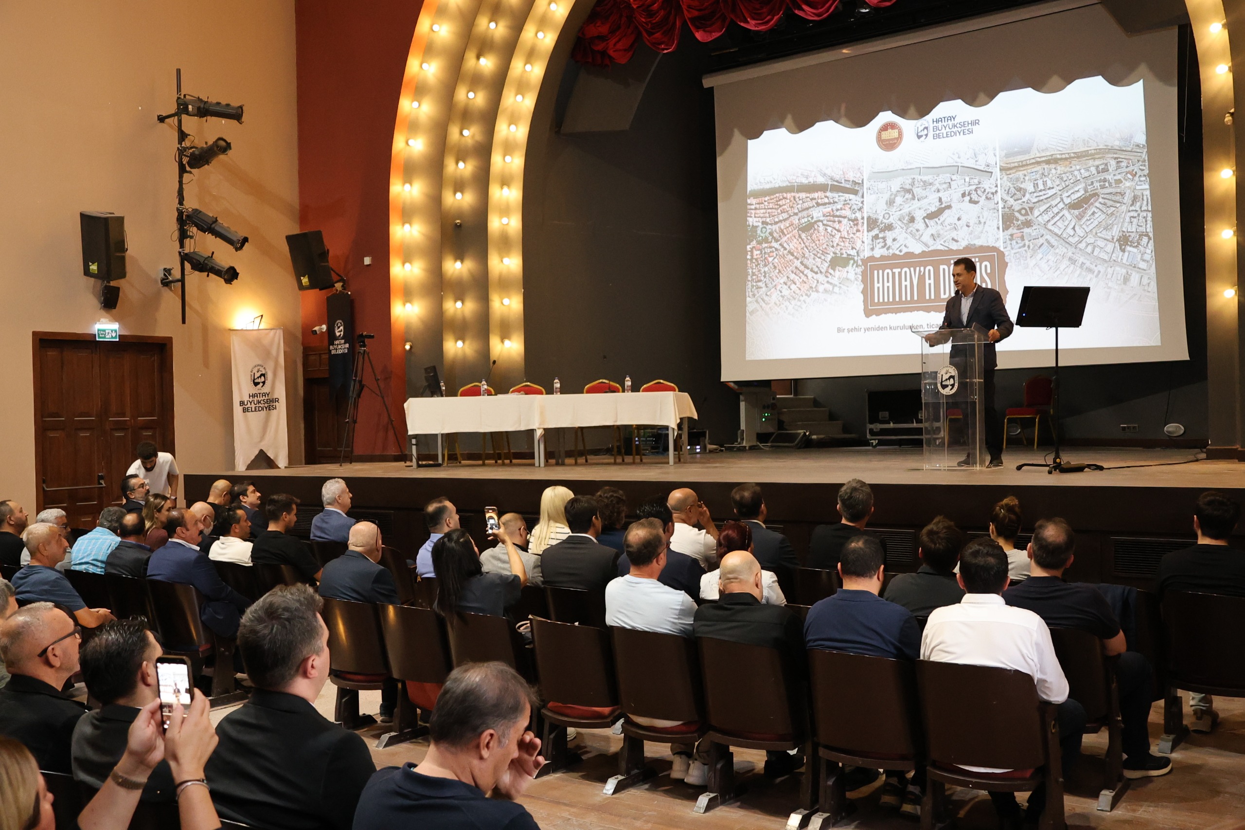 ATATÜRK CADDESİ MÜLK SAHİBİ VE ESNAFLARIYLA İSTİŞARE TOPLANTISI GERÇEKLEŞTİRİLDİ