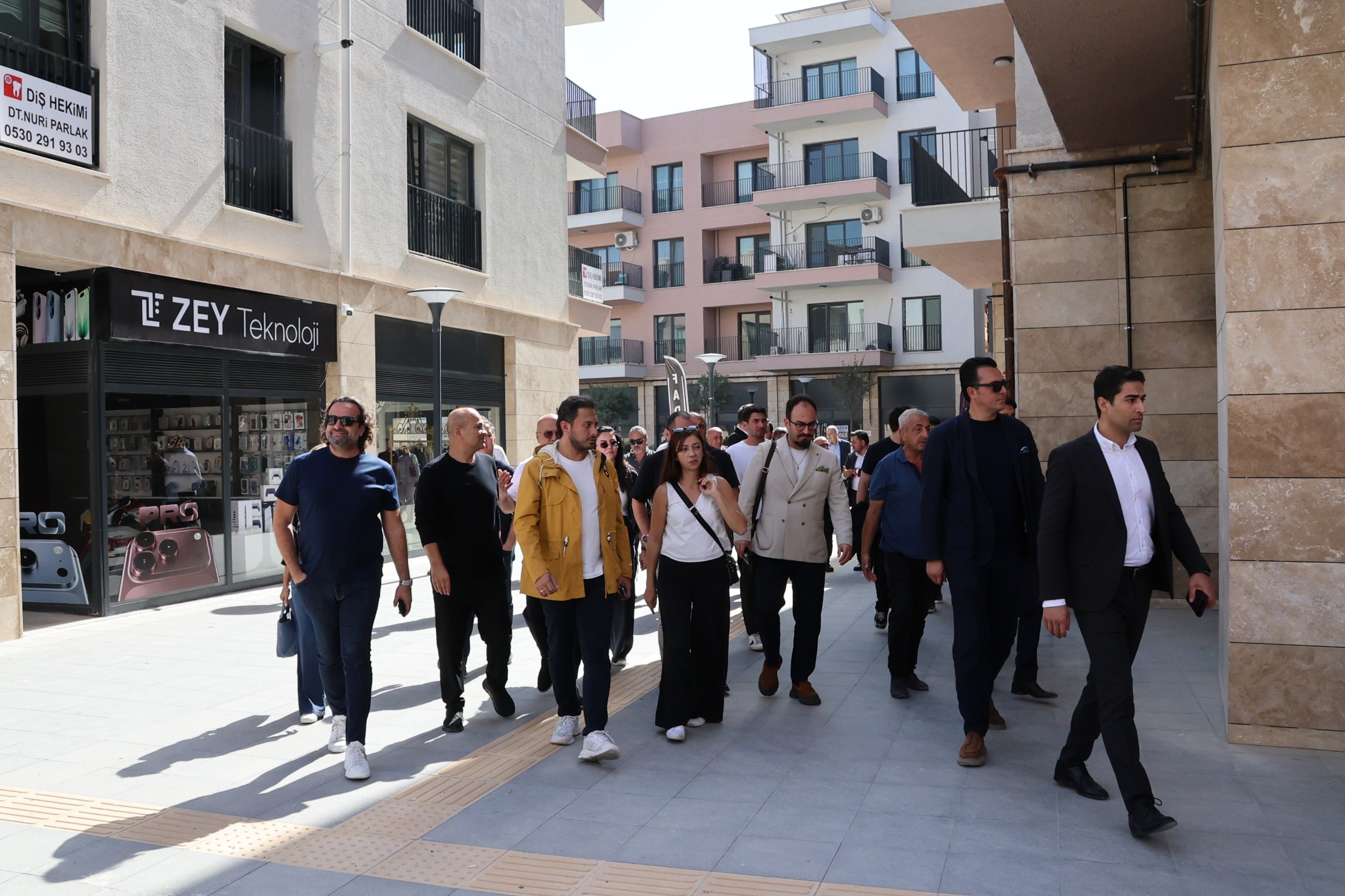 ATATÜRK CADDESİ MÜLK SAHİBİ VE ESNAFLARIYLA İSTİŞARE TOPLANTISI GERÇEKLEŞTİRİLDİ