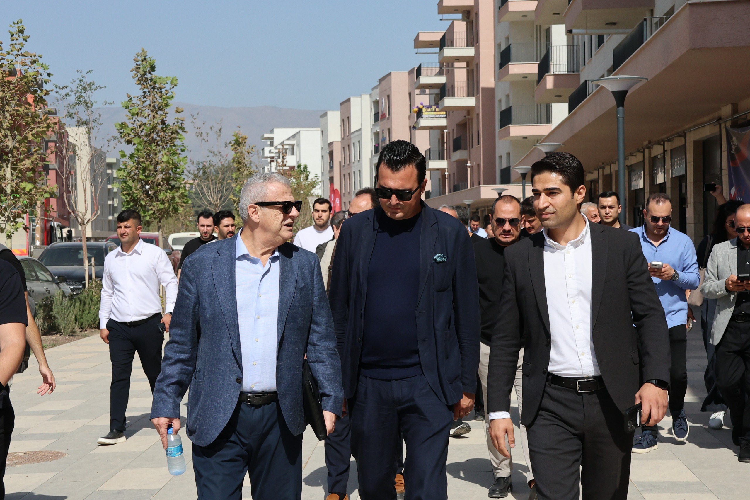ATATÜRK CADDESİ MÜLK SAHİBİ VE ESNAFLARIYLA İSTİŞARE TOPLANTISI GERÇEKLEŞTİRİLDİ
