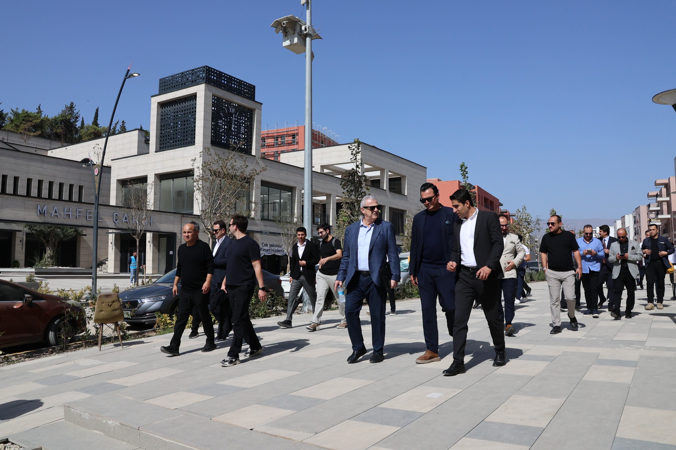 ATATÜRK CADDESİ MÜLK SAHİBİ VE ESNAFLARIYLA İSTİŞARE TOPLANTISI GERÇEKLEŞTİRİLDİ