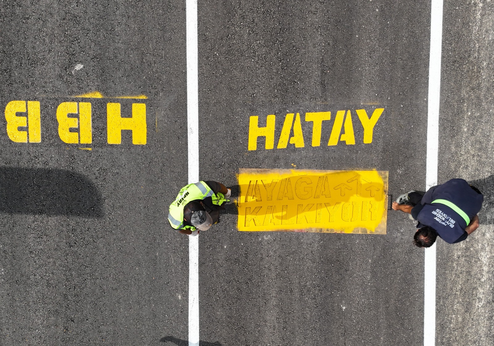 HBB, DEFNE SİNANLI YOLU’NDA TRAFİK GÜVENLİĞİNİ ARTIRIYOR