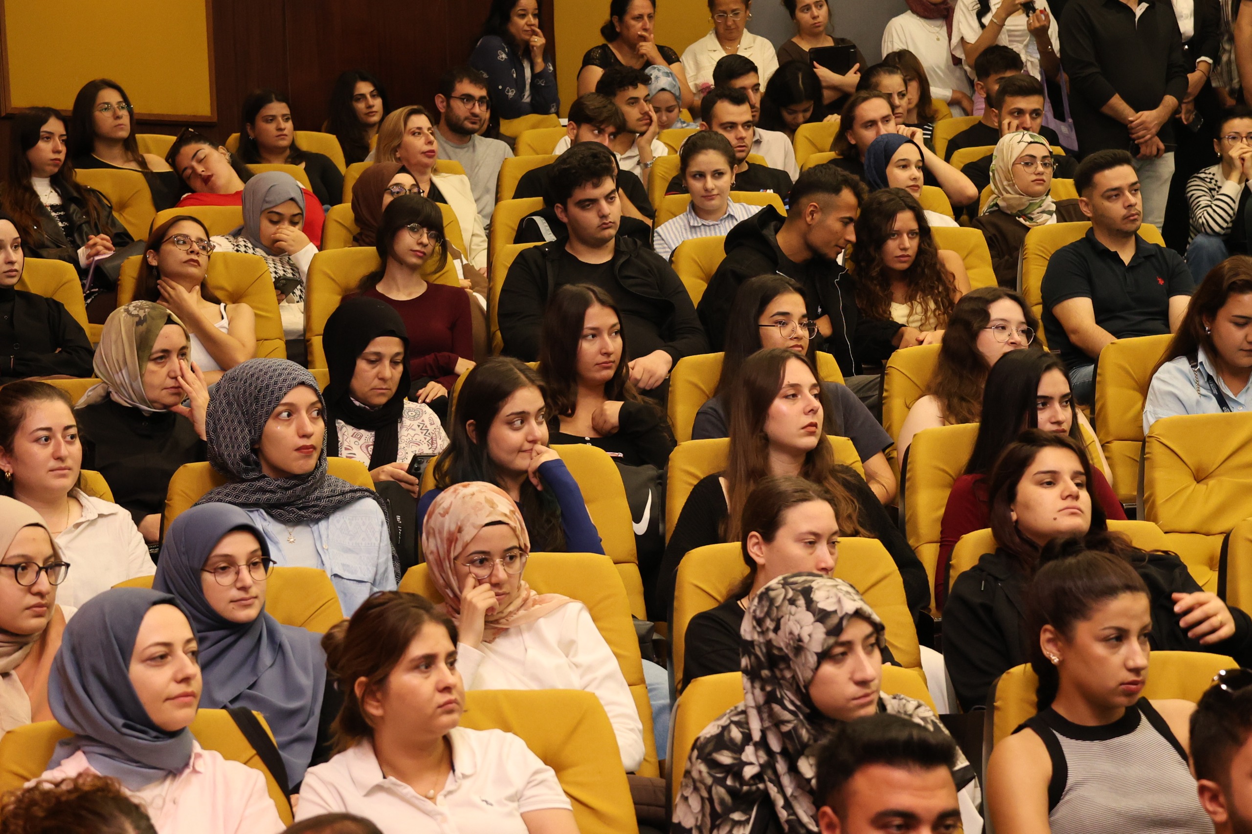 BAKAN MAHİNUR ÖZDEMİR HMKÜ AKADEMİK YIL AÇILIŞ TÖRENİNE KATILDI