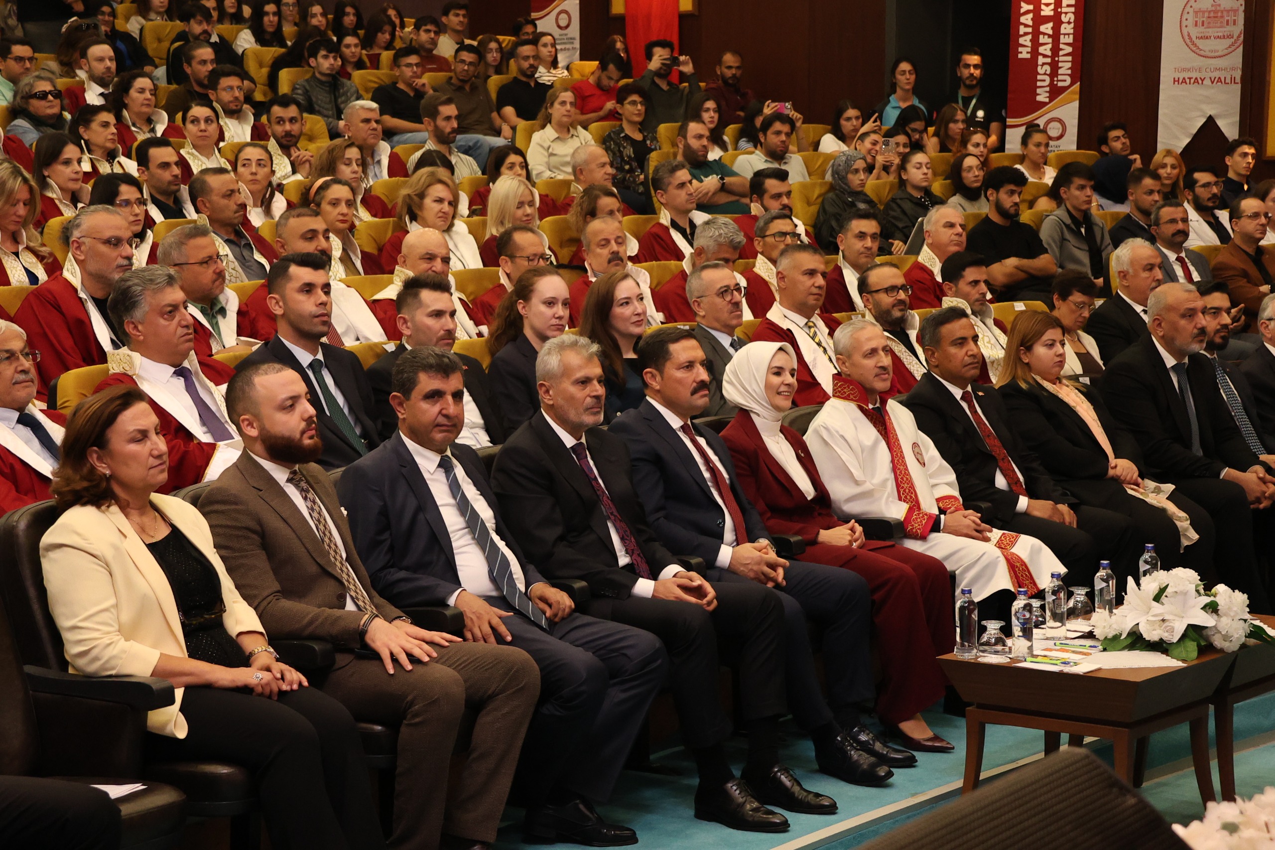 BAKAN MAHİNUR ÖZDEMİR HMKÜ AKADEMİK YIL AÇILIŞ TÖRENİNE KATILDI