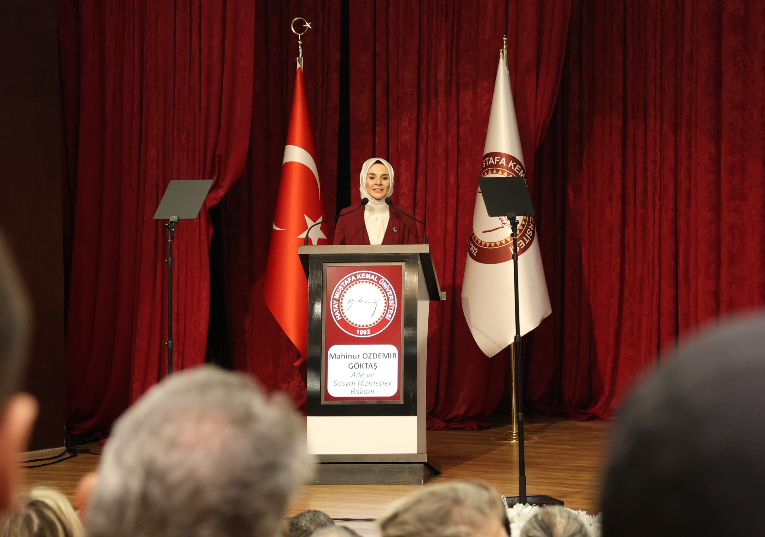 BAKAN MAHİNUR ÖZDEMİR HMKÜ AKADEMİK YIL AÇILIŞ TÖRENİNE KATILDI
