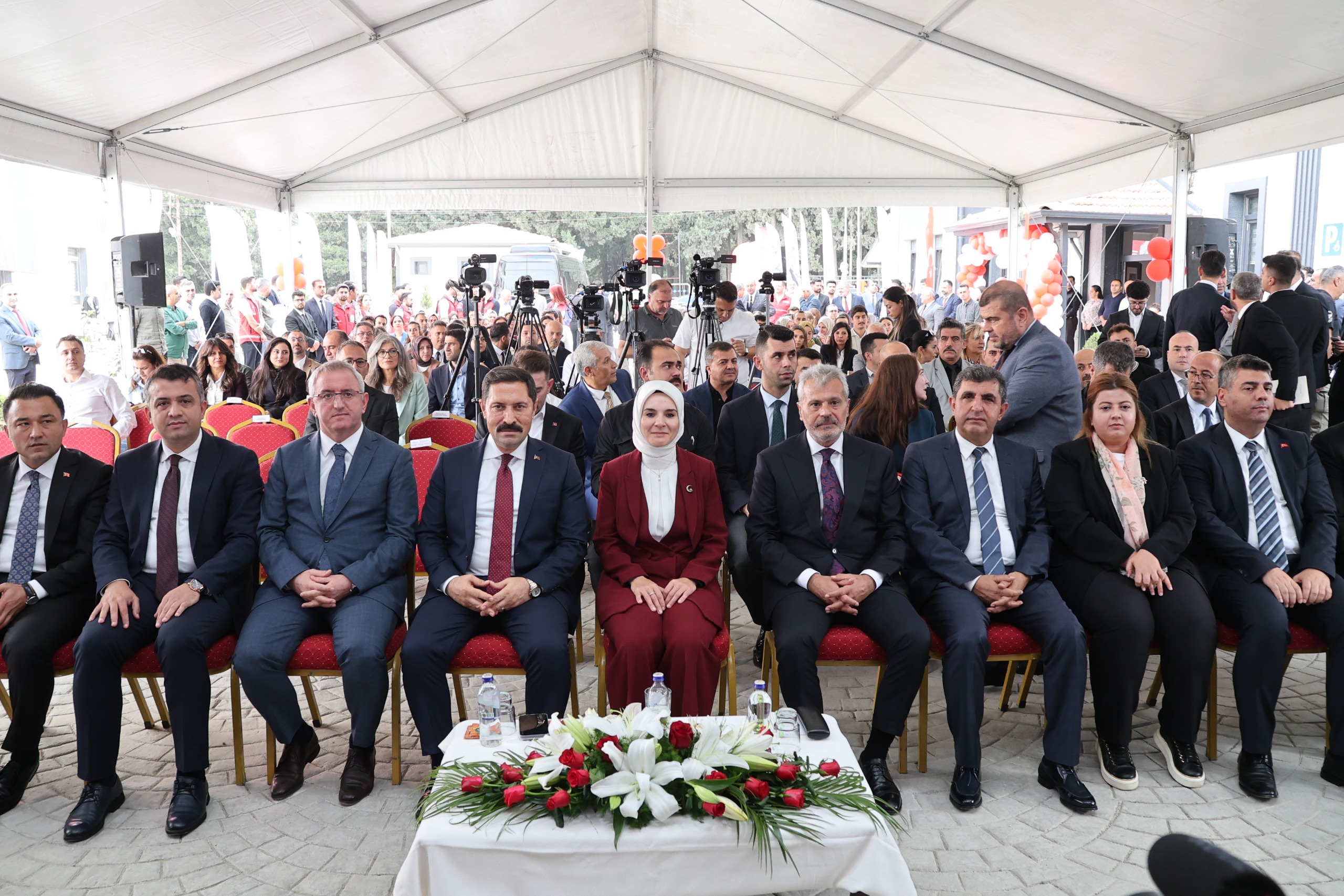 BAKAN MAHİNUR ÖZDEMİR GÖKTAŞ, SOSYAL HİZMET TESİSLERİNİ AÇTI