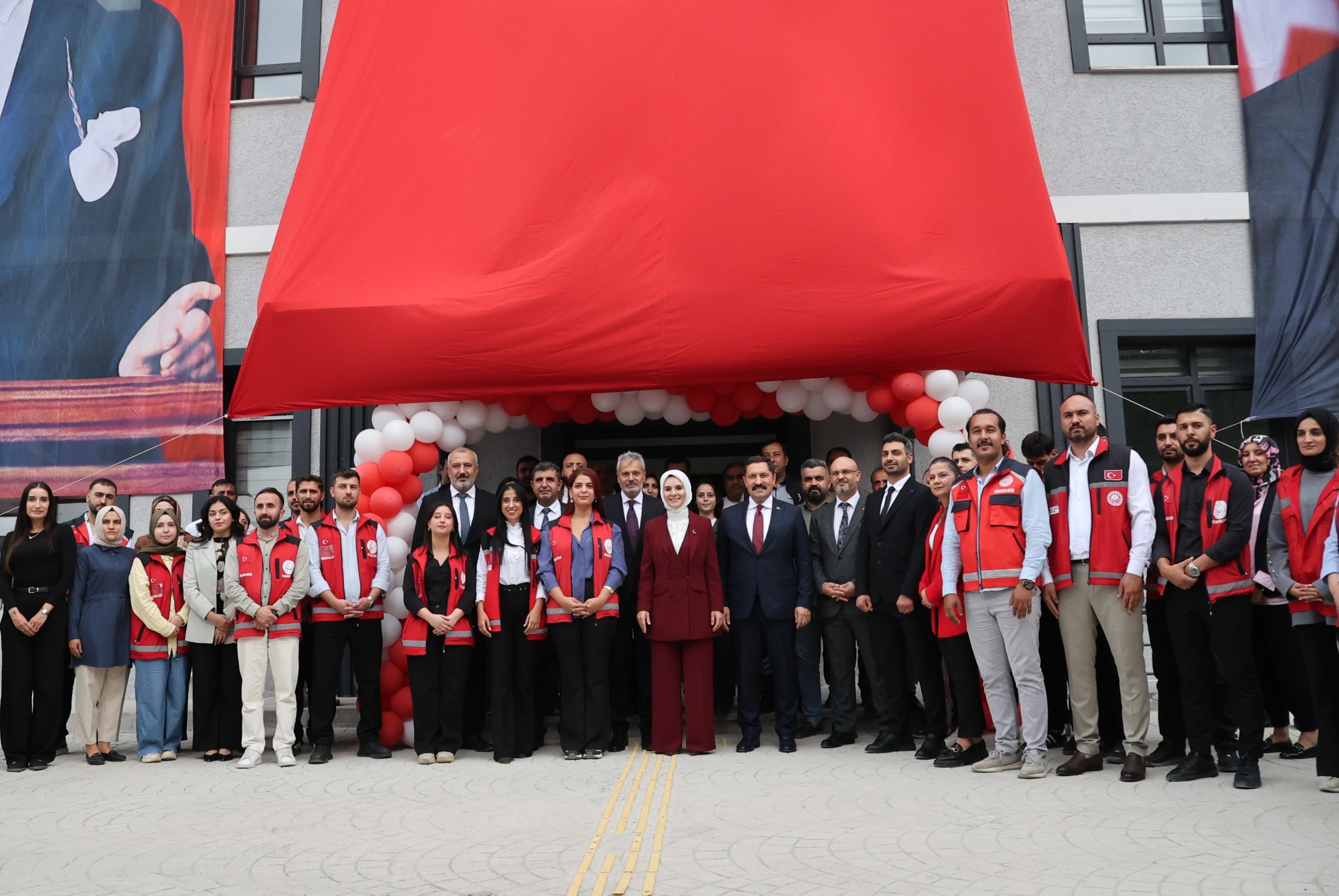 BAKAN MAHİNUR ÖZDEMİR GÖKTAŞ, SOSYAL HİZMET TESİSLERİNİ AÇTI
