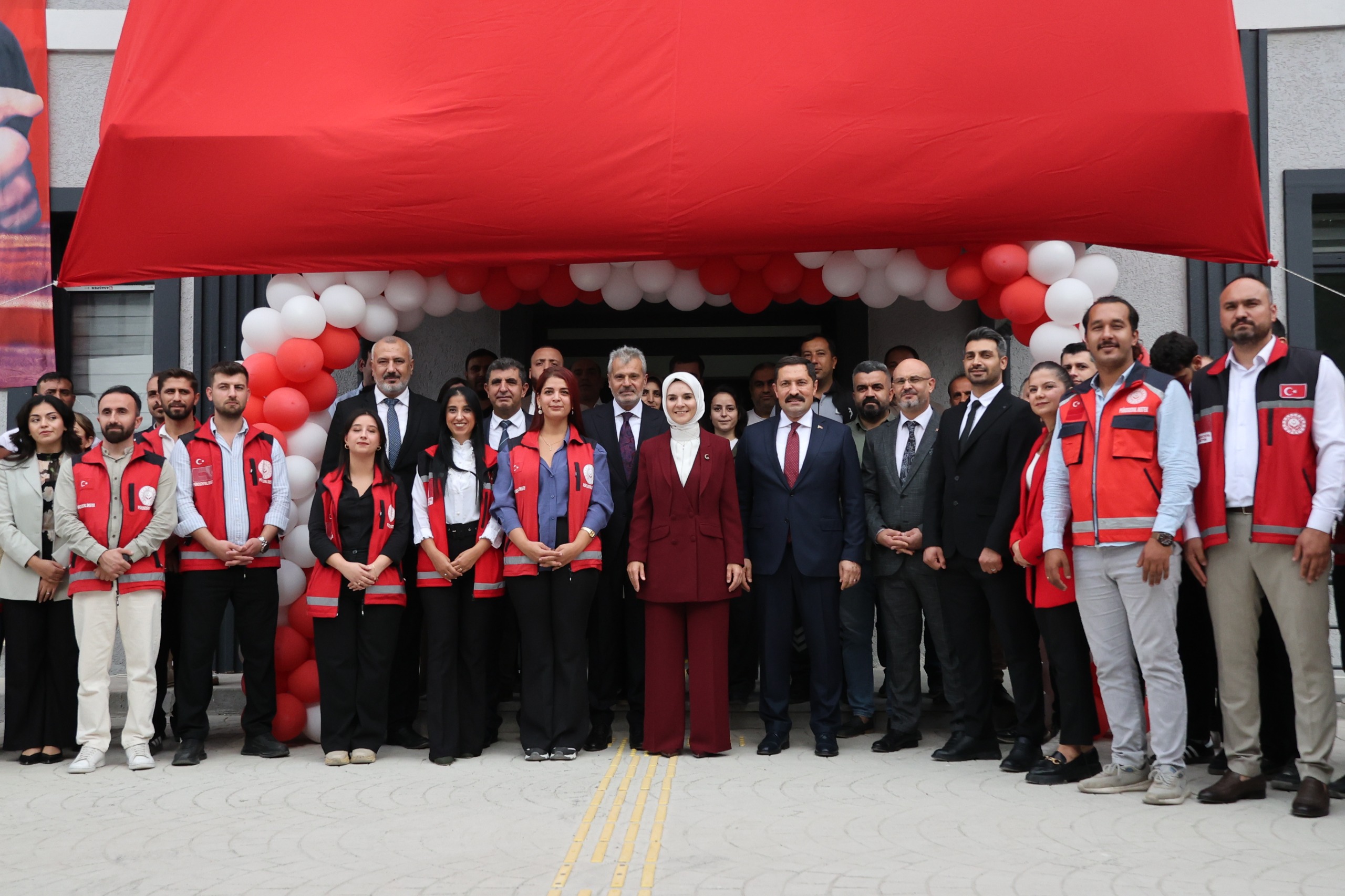 BAKAN MAHİNUR ÖZDEMİR GÖKTAŞ, SOSYAL HİZMET TESİSLERİNİ AÇTI