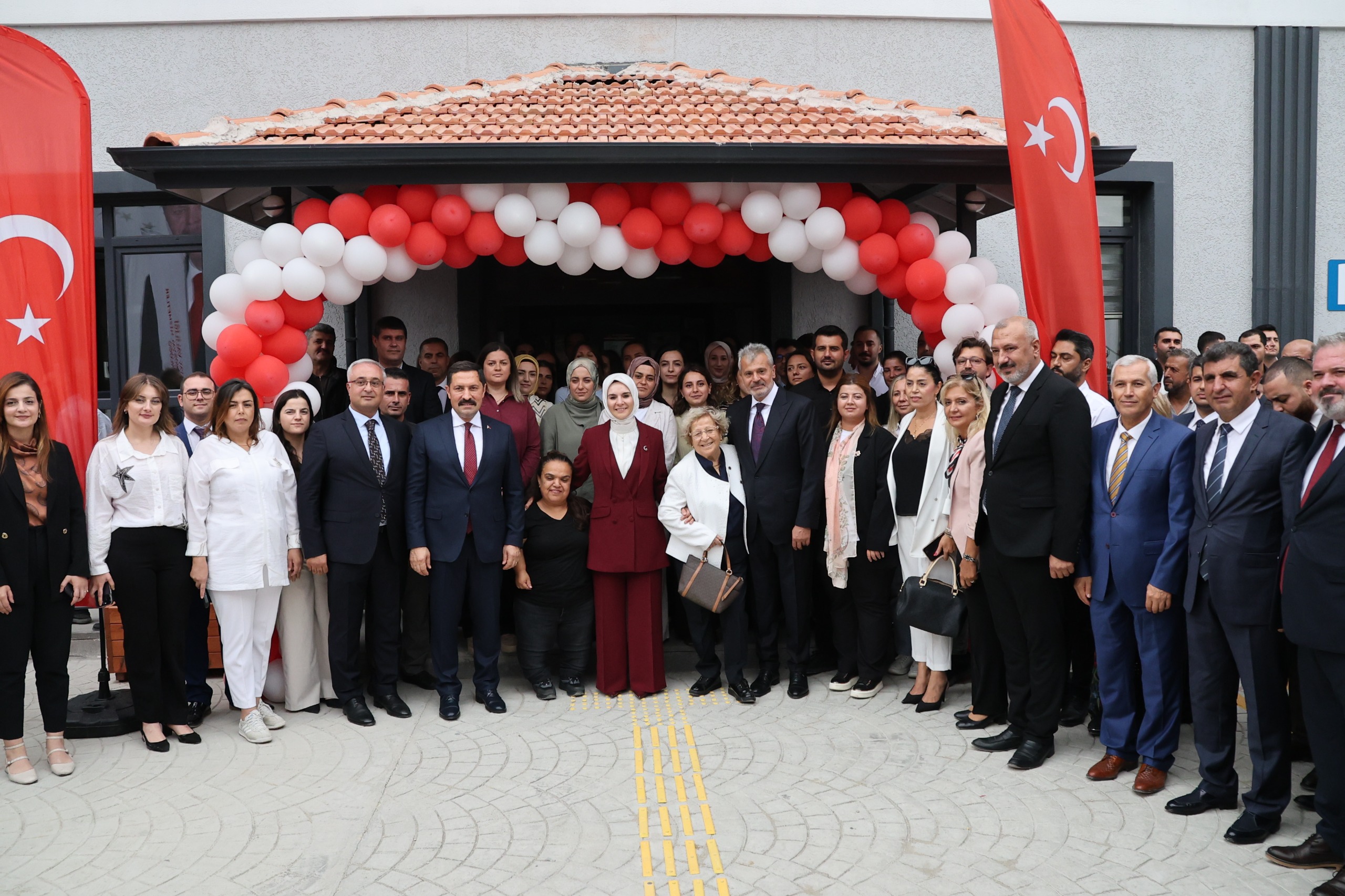 BAKAN MAHİNUR ÖZDEMİR GÖKTAŞ, SOSYAL HİZMET TESİSLERİNİ AÇTI