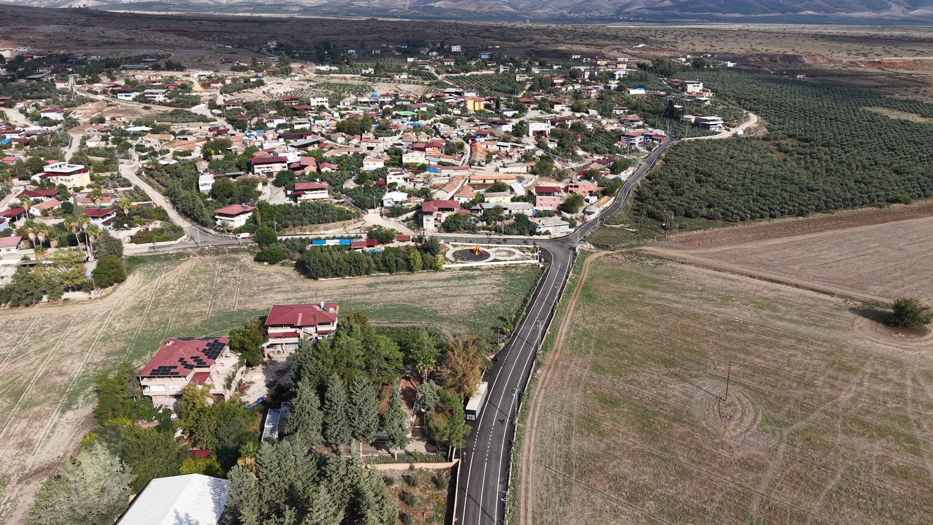 HBB’DEN KUMLU AKPINAR BAĞLANTI YOLUNDA BETON ASFALT ÇALIŞMASI