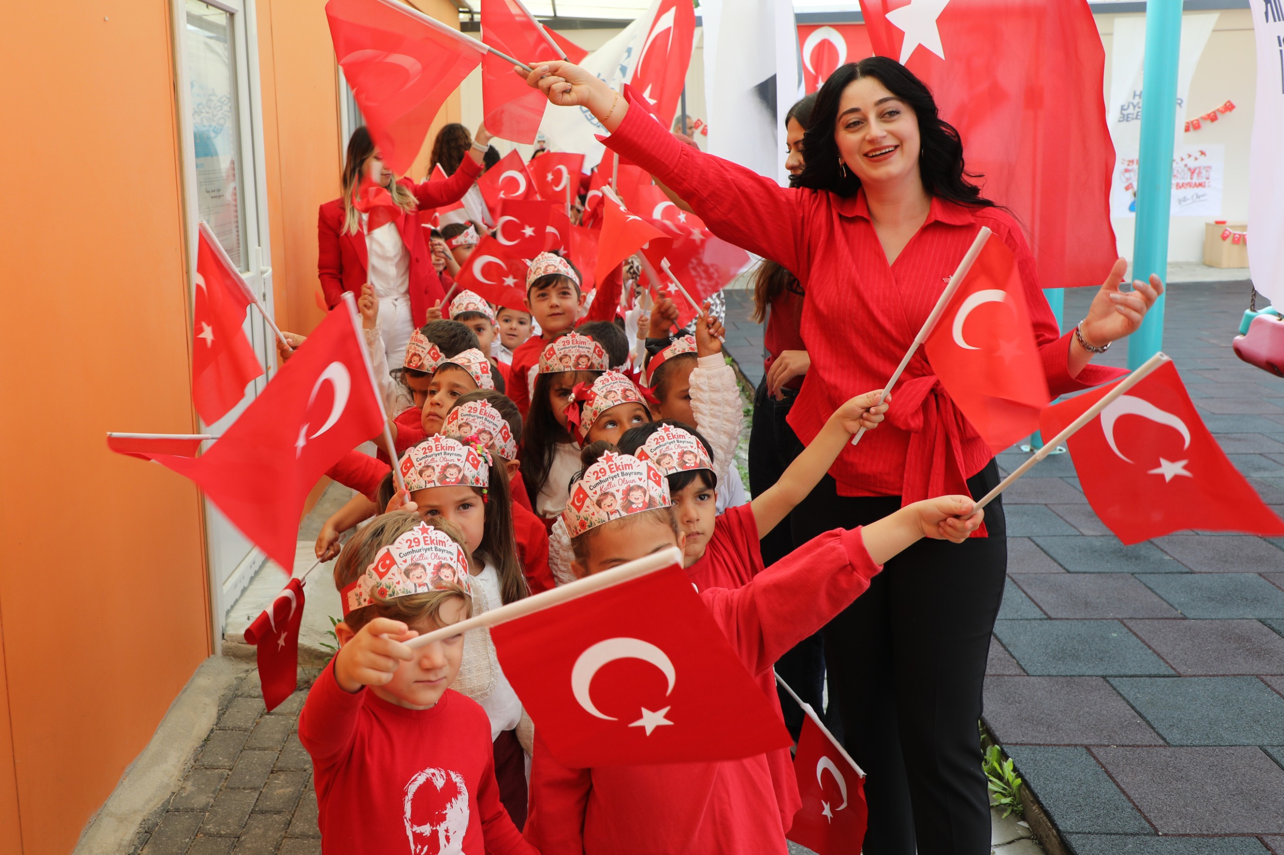 HBB KREŞLERİNDE CUMHURİYET BAYRAMI COŞKUYLA KUTLANDI