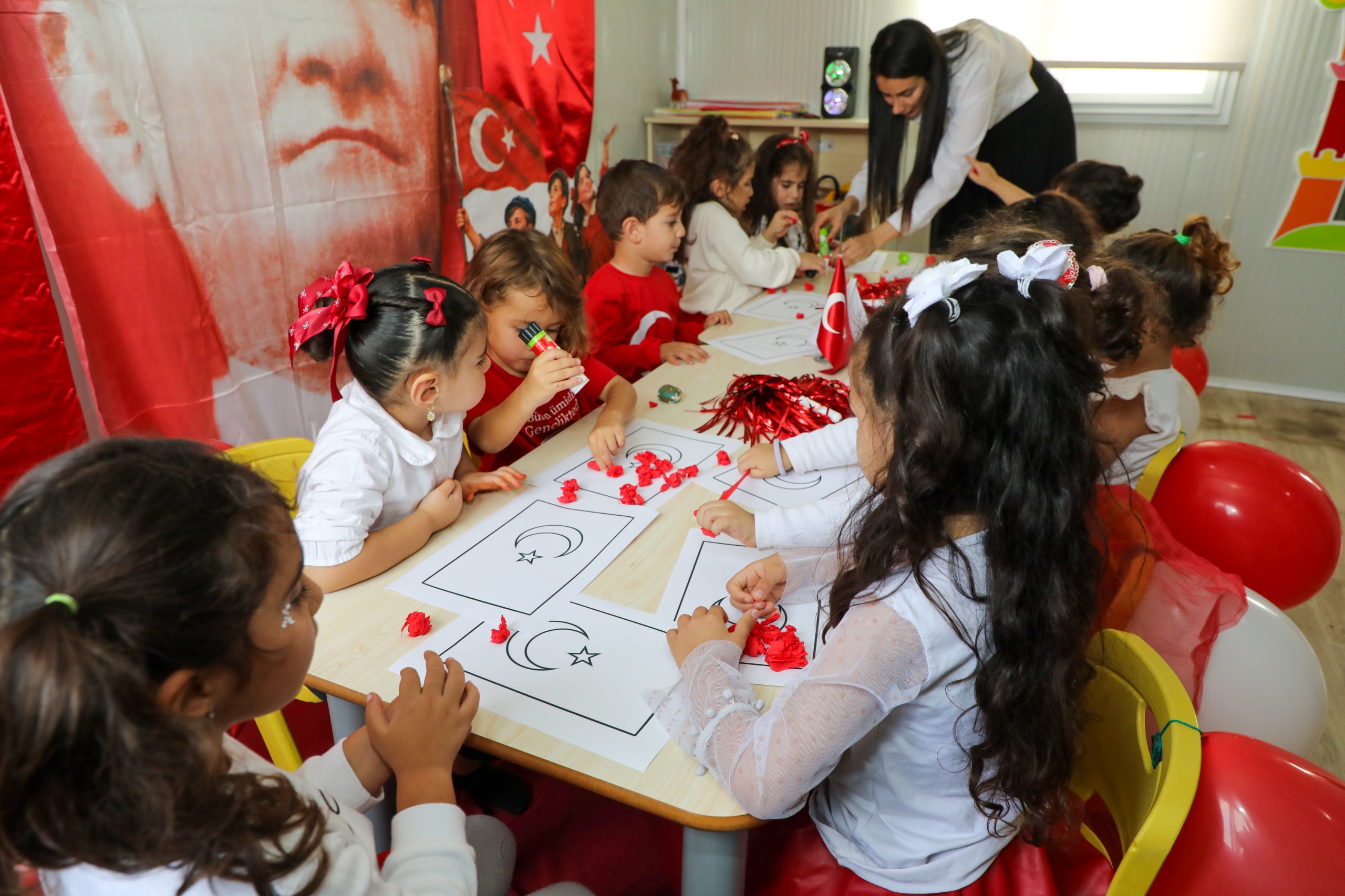 HBB KREŞLERİNDE CUMHURİYET BAYRAMI COŞKUYLA KUTLANDI