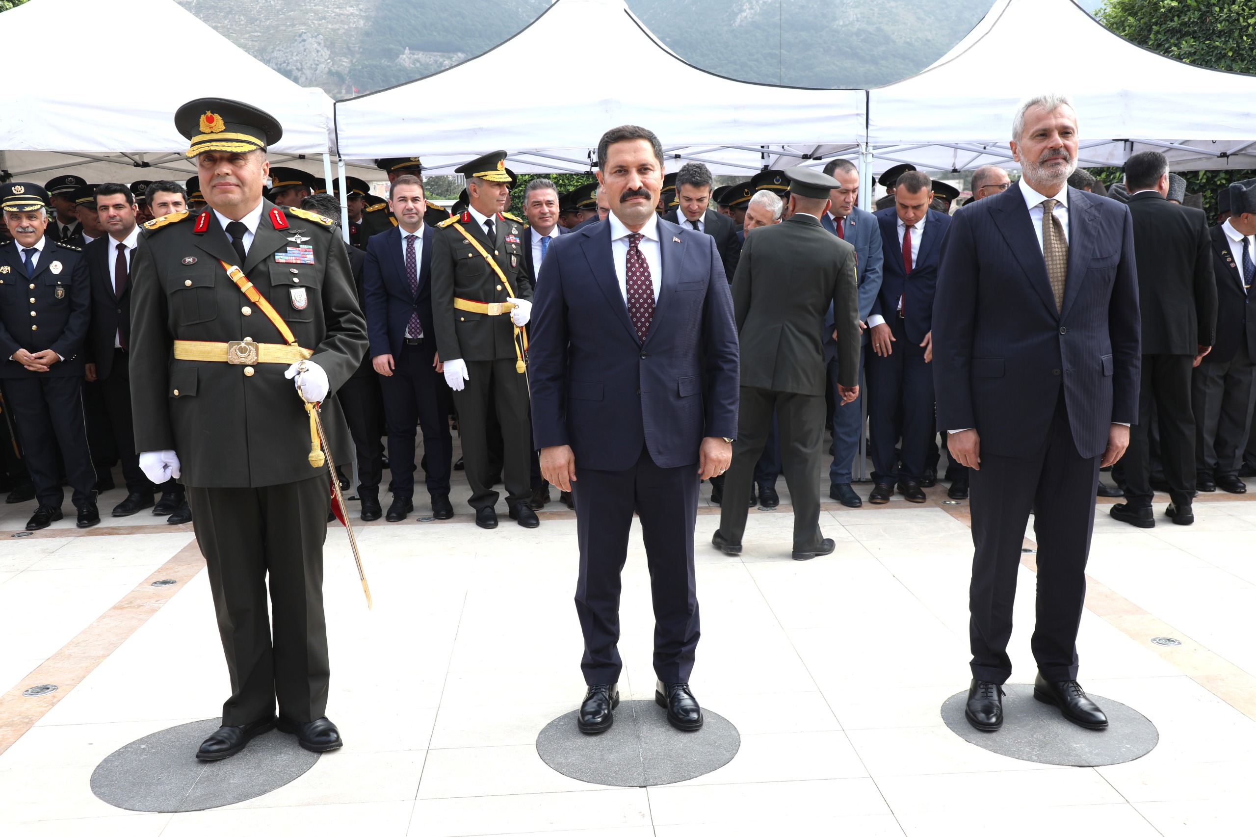 BAŞKAN ÖNTÜRK 29 EKİM ÇELENK SUNMA TÖRENİNE KATILDI