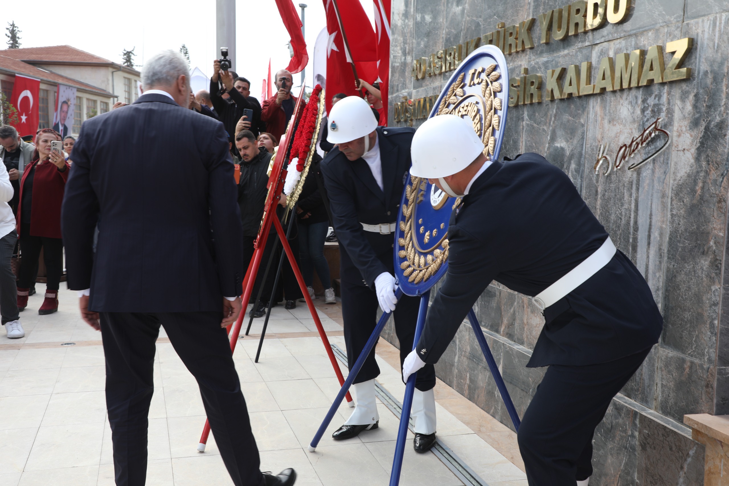 BAŞKAN ÖNTÜRK 29 EKİM ÇELENK SUNMA TÖRENİNE KATILDI