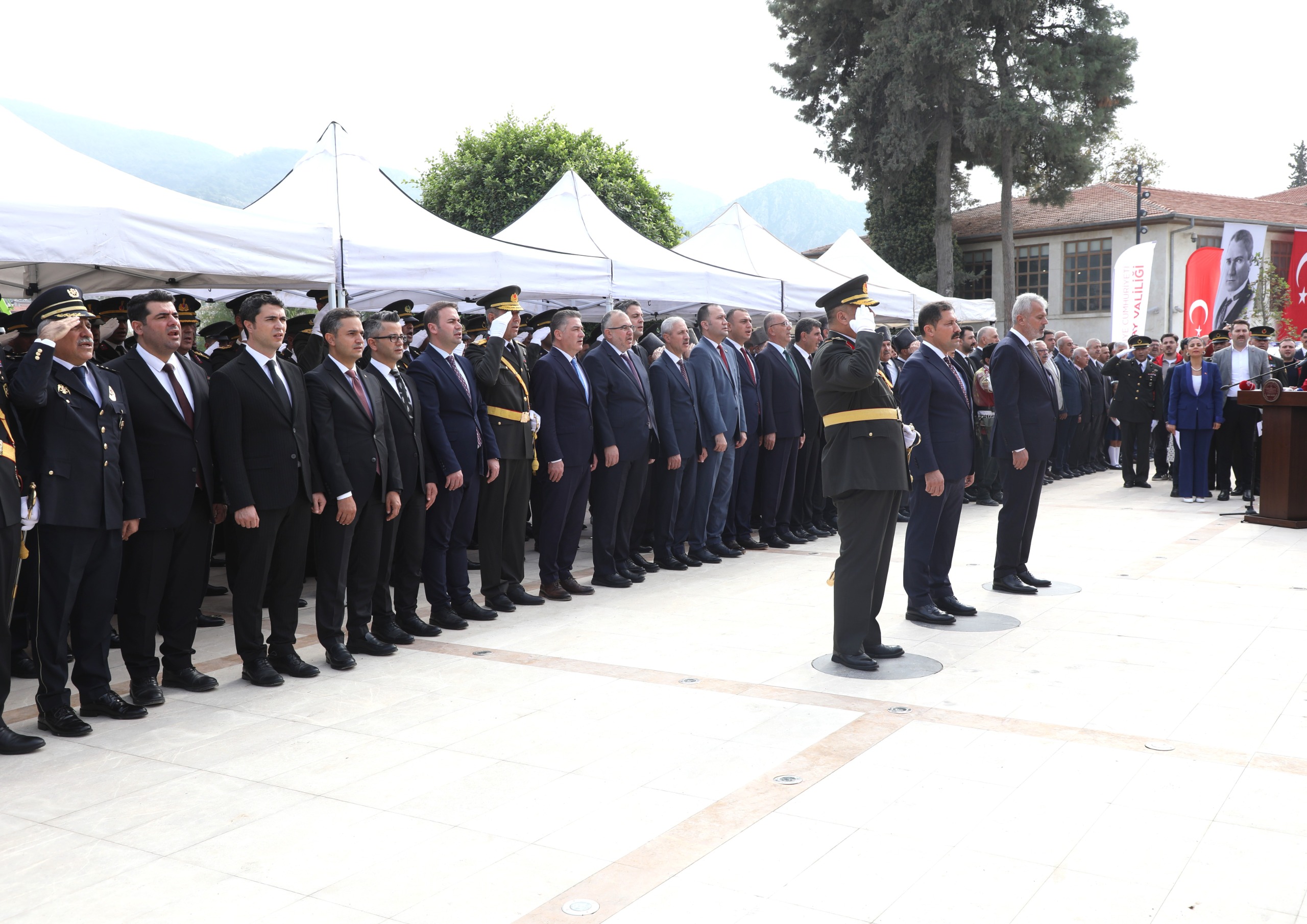 BAŞKAN ÖNTÜRK 29 EKİM ÇELENK SUNMA TÖRENİNE KATILDI