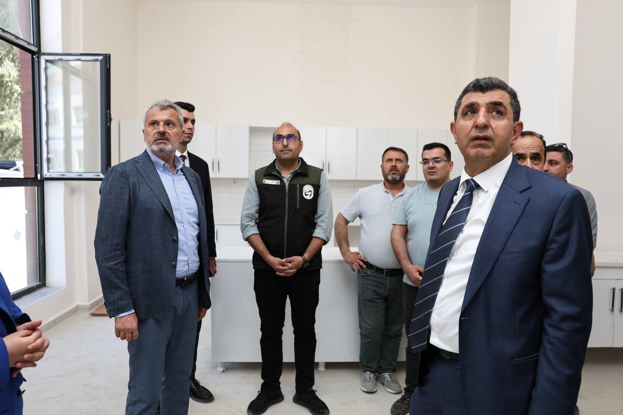 BAŞKAN ÖNTÜRK, DEFNE’DEKİ KREŞİ YERİNDE İNCELEDİ