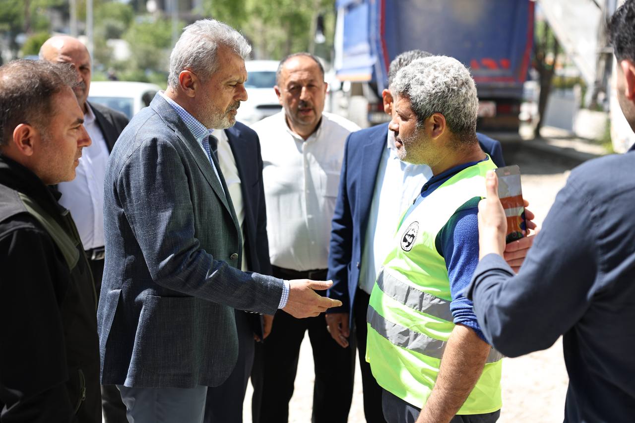 BAŞKAN ÖNTÜRK DEFNE’DE PRESTİJ CADDE VE YOL ÇALIŞMALARINI KONTROL ETTİ 