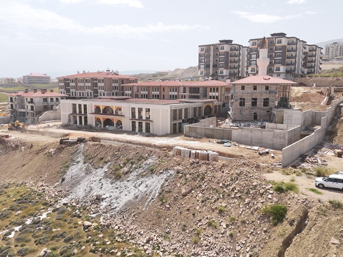 KÜLLİYE